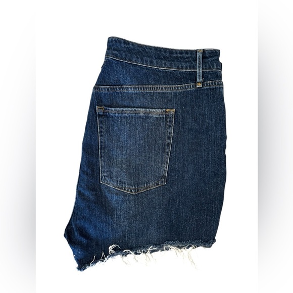 Good American Plus Size Cutoff High Waist Denim Shorts - Picture 2 of 8